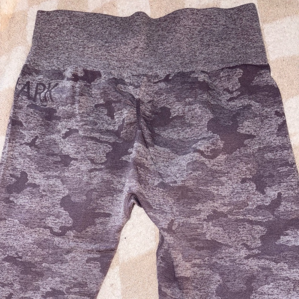 Gym shark camo leggings